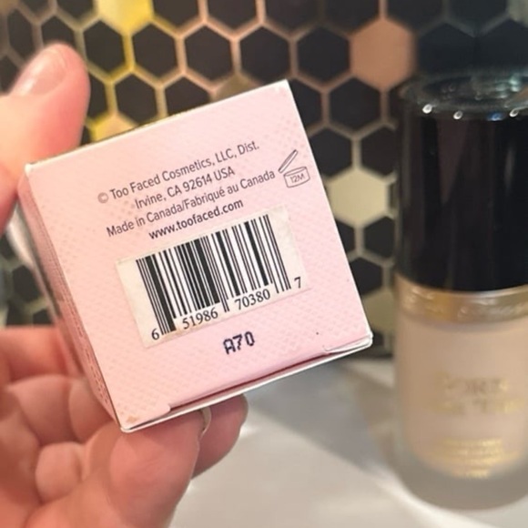 Too faced born like this foundation - SNOW - Picture 2 of 2